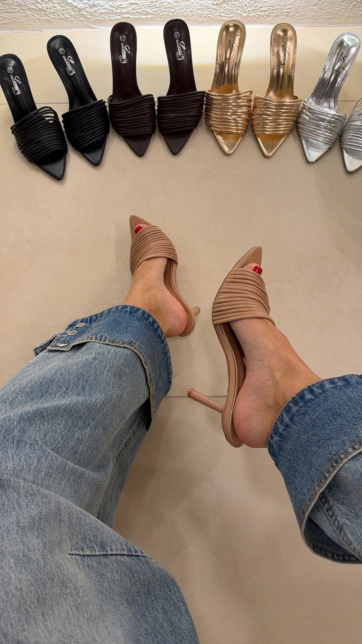 Mules Simmi nude