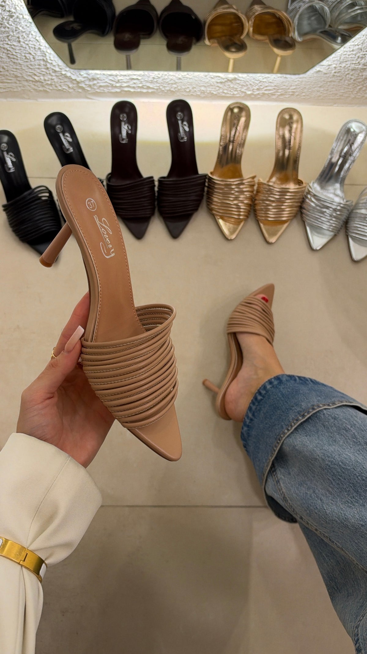 Mules Simmi nude